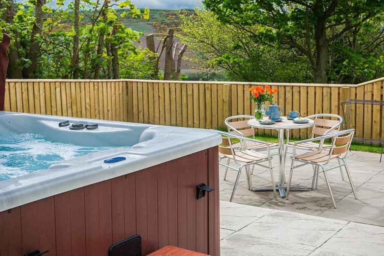 Douglas Fir Lodge With Hot Tub Near Cupar Fife Luthrie Экстерьер фото