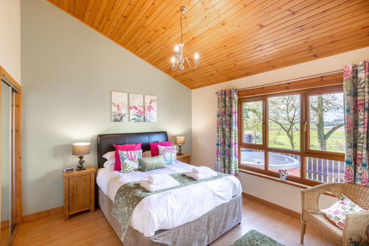 Douglas Fir Lodge With Hot Tub Near Cupar Fife Luthrie Экстерьер фото