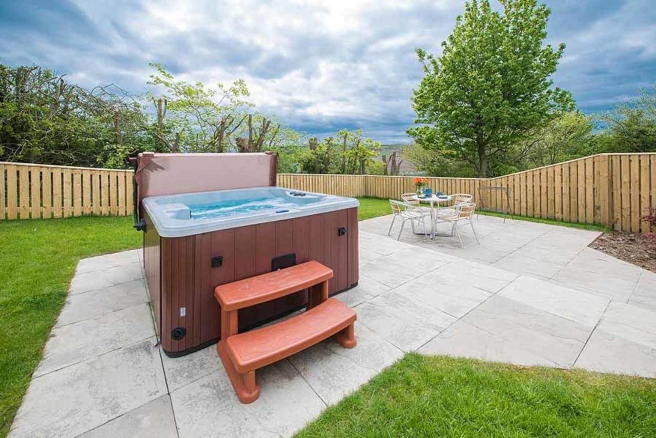 Douglas Fir Lodge With Hot Tub Near Cupar Fife Luthrie Экстерьер фото